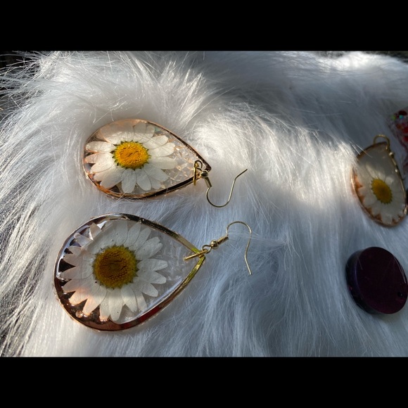 Real Flowers (Earings) - Picture 9 of 9